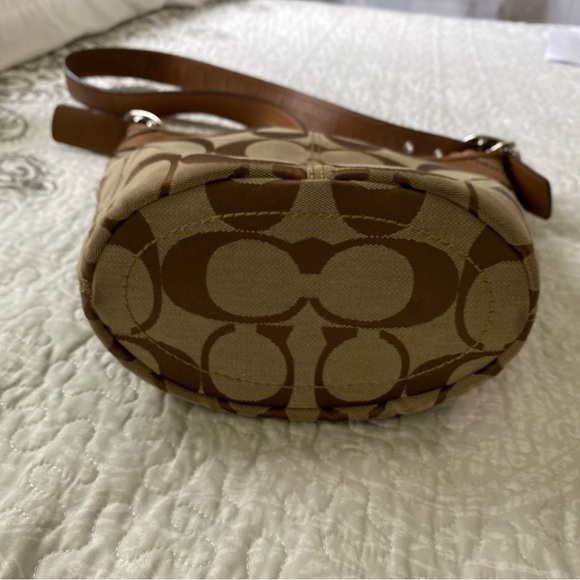Coach Hobo Tote/Bucket Handbag Signature Canvas Brown/Tan - Picture 9 of 11